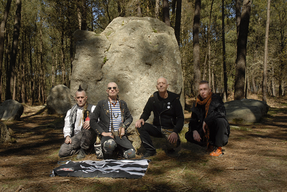 Sweat à Capuche Les Ramoneurs De Menhirs - Coupe Classique, 241g, Col Tissé, Fan De Musique - 11